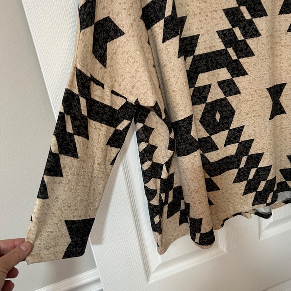 LuLaRoe Elsa top, NWT, XL(18-26) - Picture 3 of 9